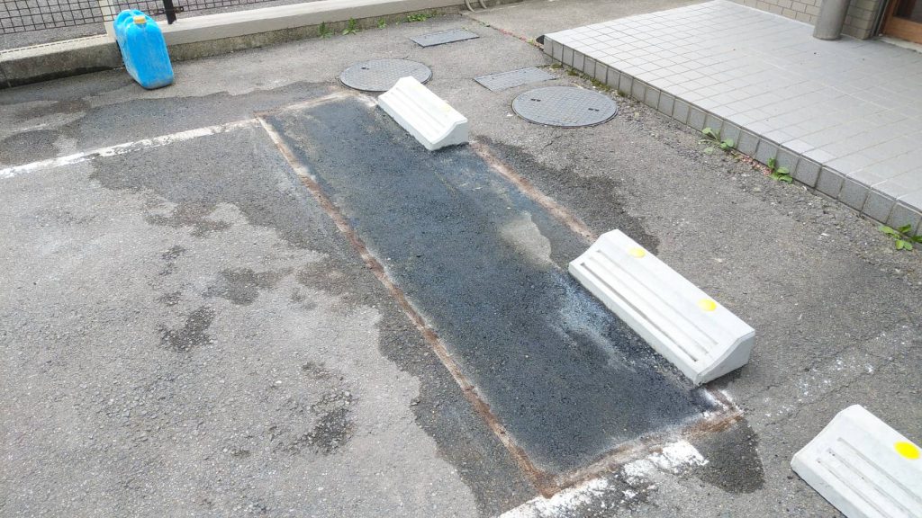 舗装陥没補修およびタイヤ止め設置
